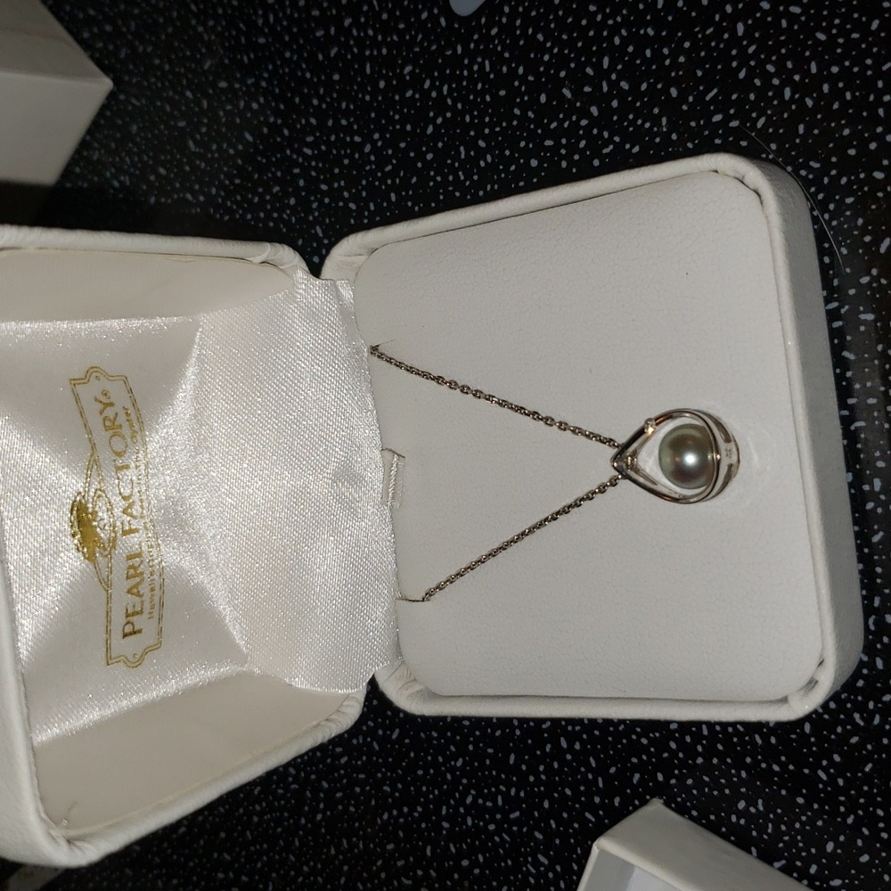 Pearl Factory pearl necklace